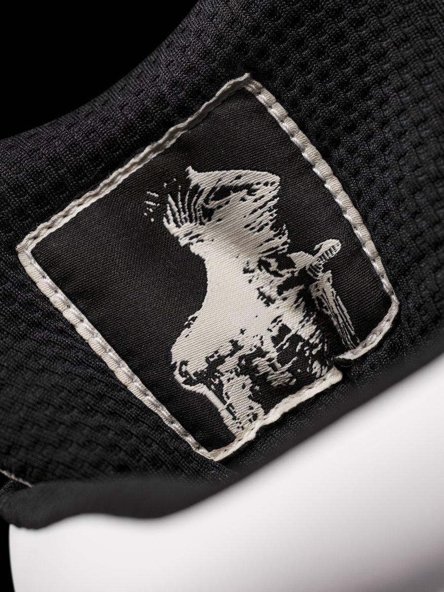 In 9 months we built up a digital community, and let em build a shoe.

Time to put these on your feet.

Guess you can drink from it if you're a savage <a href="/DeGodsNFT/">DeGods</a> 

Mint on desktop to be eligible for raffle 🎟️ mint.cakeapp.xyz/eqlz-squads