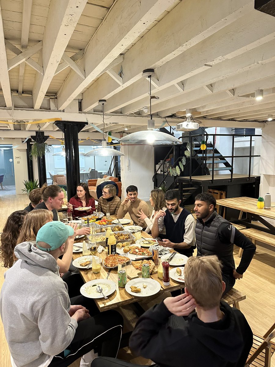 murvahi's tweet photo. @HIVEDhq iftar 💛🌙 https://t.co/cKWzsBDuWO