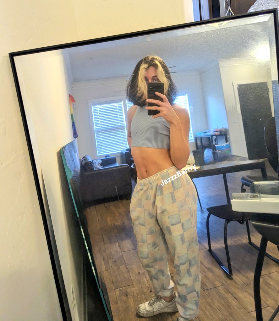 Femboy Atlas Pngtuber On Twitter Rt Jazzzberrrysfw Hi I M Hot