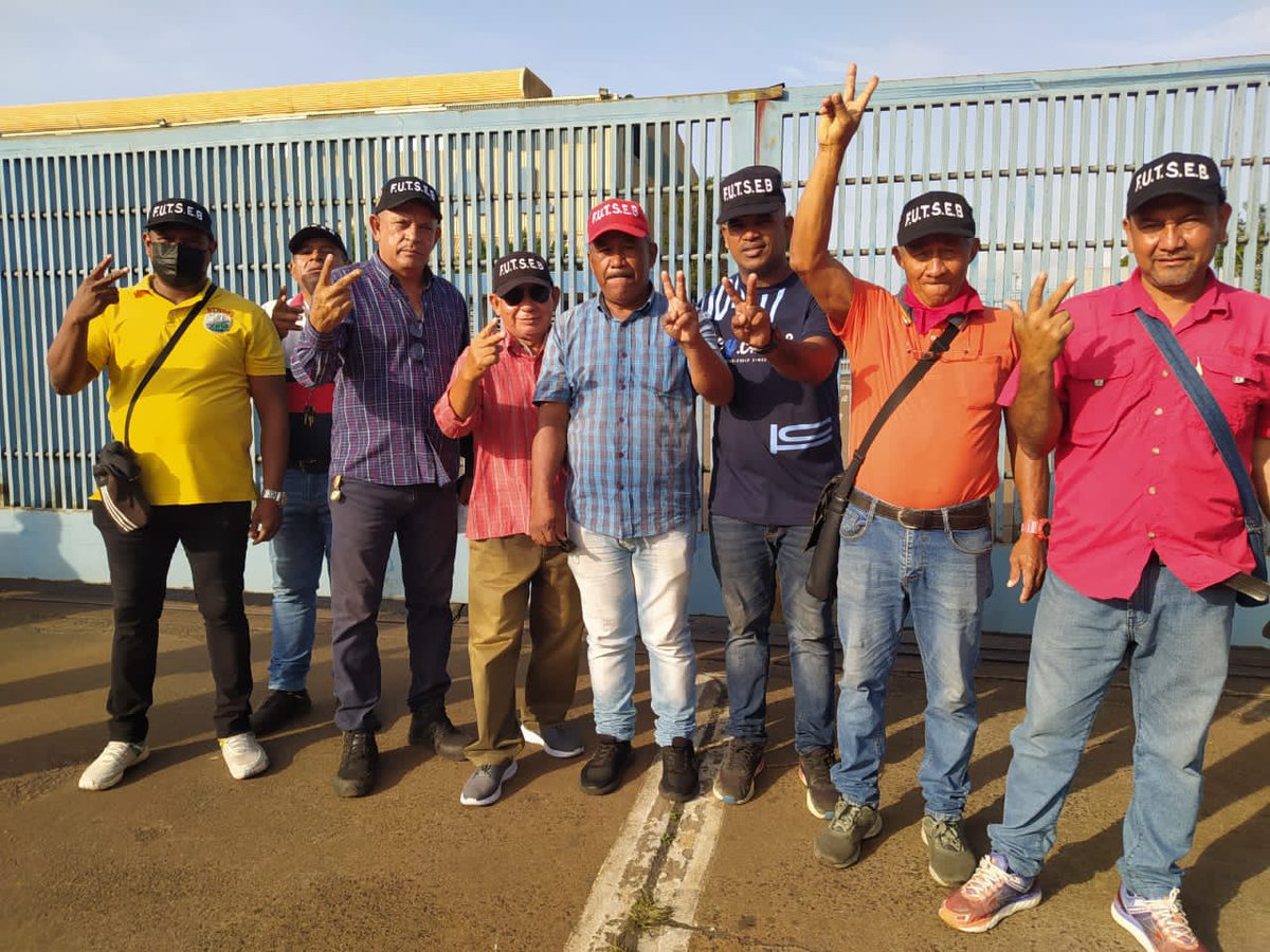 SutraBolivar's tweet photo. El lucha es por la clase obrera de Guayana, seguimos avanzando, labrando el camino que nos conducirá a la meta de rescatar los beneficios de los trabajadores. @futseb continua desplegado, reactivando sus actividades dentro de las empresas básicas de Guayana.
#Construcción https://t.co/BK9QcRCAg0