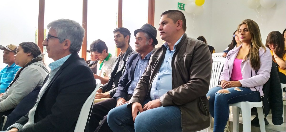 radiocometa1072's tweet photo. #LaCometaInforma | Consejeros de paz de Tuta, Vélez y San Gil se reunieron para construir propuestas basadas en el desarrollo y la paz.
https://t.co/EqwqImfXXB https://t.co/muObMBzNhD