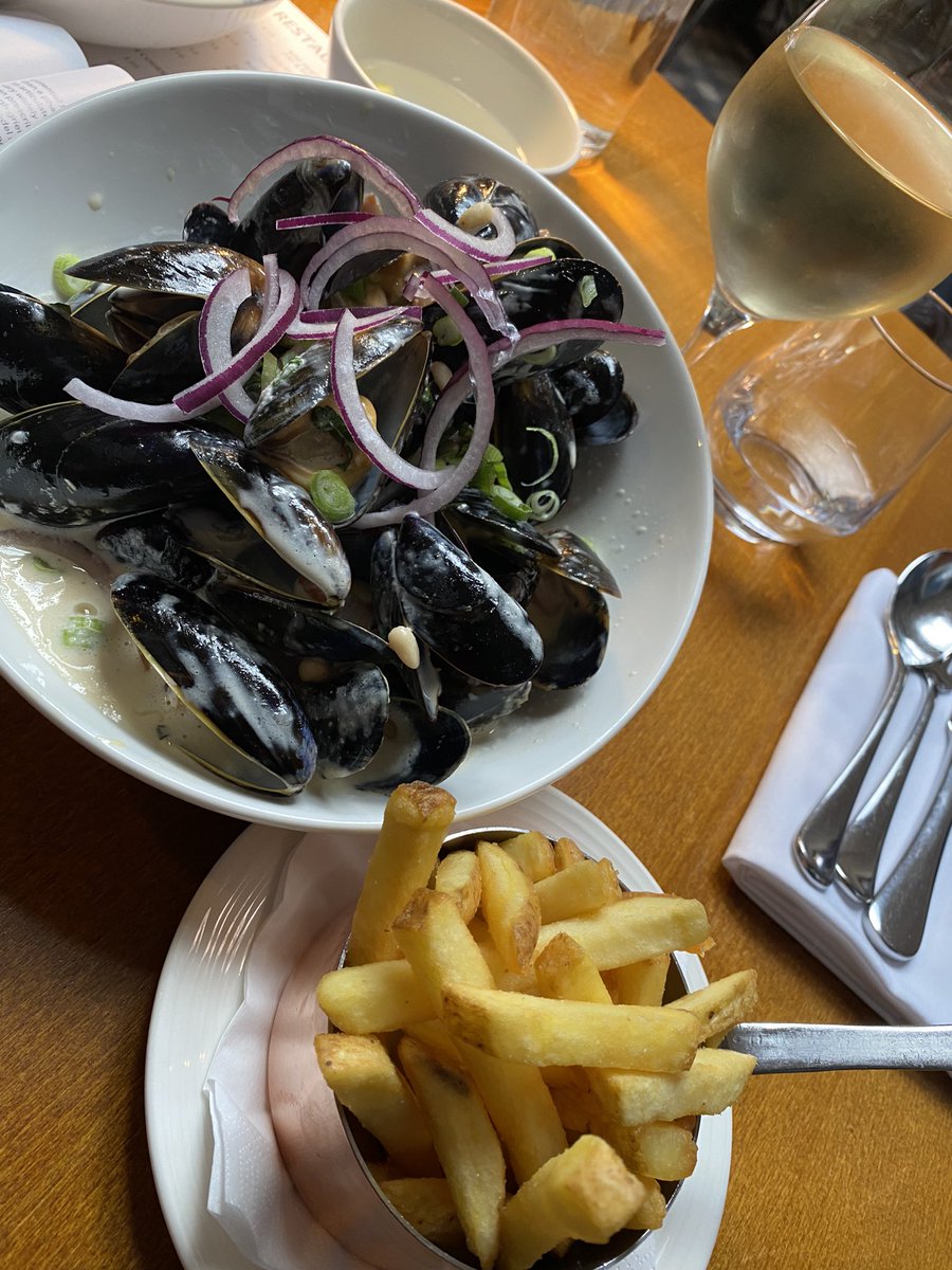 Public service announcement: 
If you’re a resident <a href="/DoubleTree/">DoubleTree by Hilton</a> #NorthQueensferry and they tell you that you can’t eat for two hours (even though the restaurant is only half full), then pop down to <a href="/weerestaurant/">The Wee Restaurant</a> (10 mins walk) for a real treat. You won’t be disappointed 😍