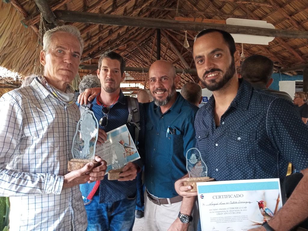 BirdsCaribbean's tweet photo. 365 days ✨13 provinces ✨365 species.
Our Executive Director, Dr Lisa Sorenson, was present for the #histroic #CubaBigYear2022 Awards Ceremony, & in today’s blog we share the highlights 🏆: https://t.co/WnopwD5gxw
#MasBellas #MasLibres
@enviroamericas @BirdingEastCuba https://t.co/tdI6vezYUE