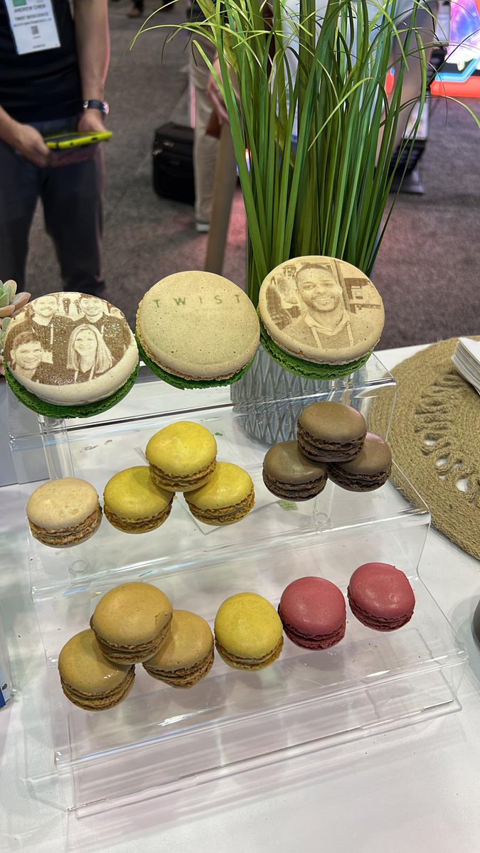 TwistBioscience's tweet photo. Lemon, chocolate, dulce de leche macaron’s still available at booth 2754. #AACR23 #AACR #AACR2023
#WeEatCookies #WeMakeDNA https://t.co/XGx8jIFWdF
