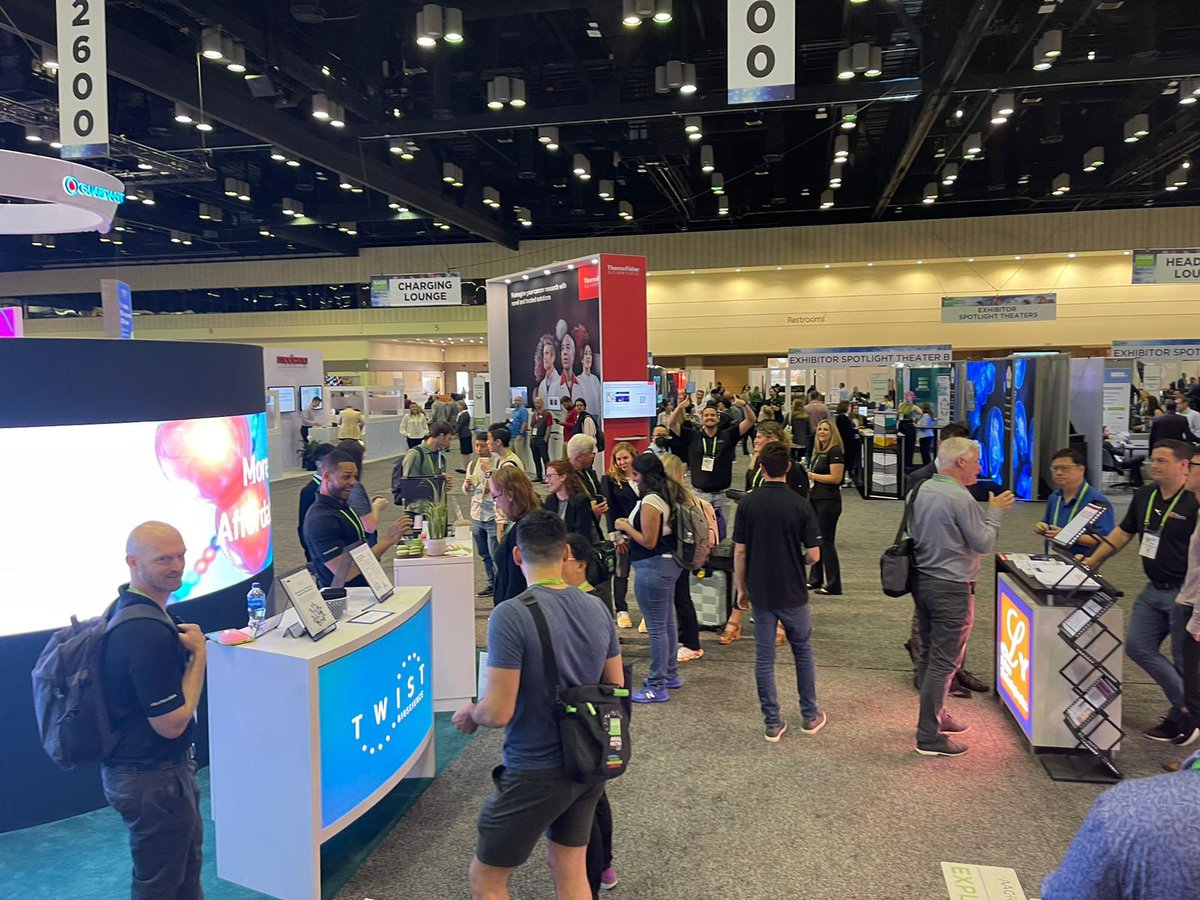 TwistBioscience's tweet photo. Lemon, chocolate, dulce de leche macaron’s still available at booth 2754. #AACR23 #AACR #AACR2023
#WeEatCookies #WeMakeDNA https://t.co/XGx8jIFWdF
