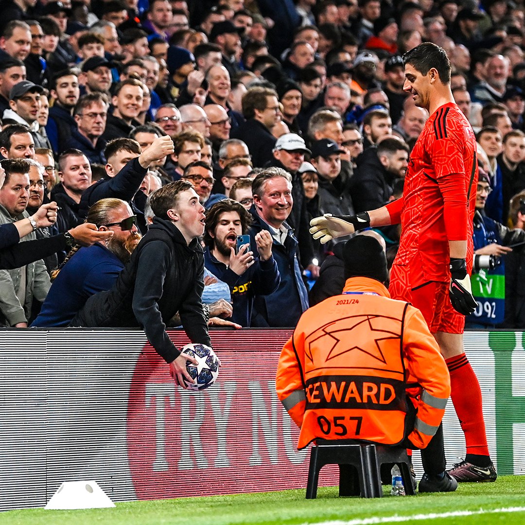 brfootball's tweet photo. Little man didn't wanna give the ball back to Thibaut Courtois 💀 https://t.co/FMHXBOTc7k