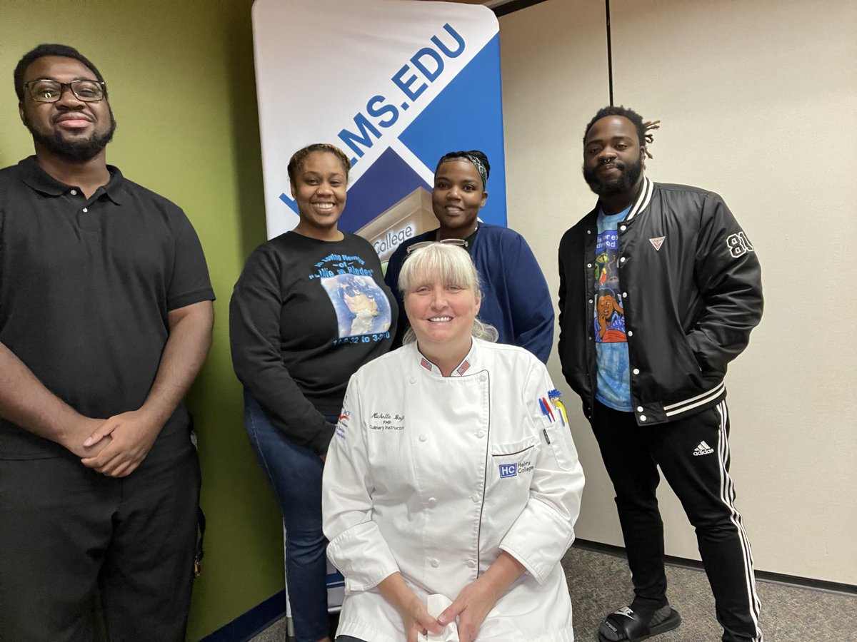 HelmsCollege's tweet photo. Welcome back students! Student Services welcomed our students back for Spring Quarter with fresh doughnuts and coffee, pizza, and snacks as part of Welcome Week! 
#welcomeback #backtoschool #spring https://t.co/wnNQfPmaRR