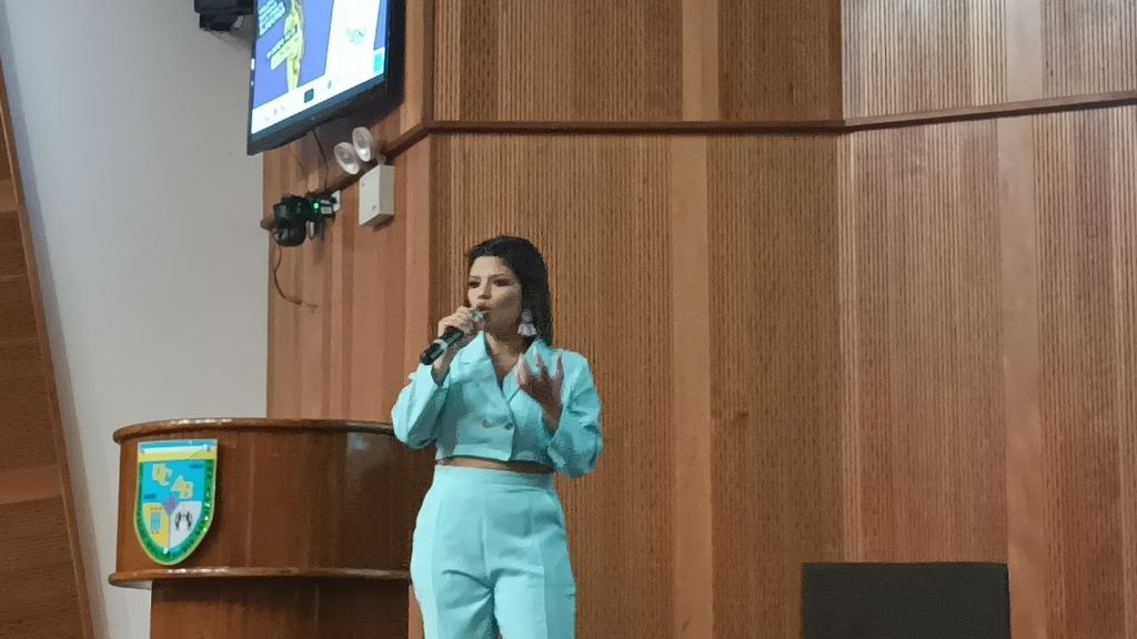 UcabGuayana's tweet photo. La Dra. Amada Ruz (@AmadaRuz), Nutrióloga especializada, nos cuenta su experiencia con el TCA:

"El sesgo es personal, el estigma es social pero la discriminación la hacemos todos". https://t.co/Dy3dTUB7YP