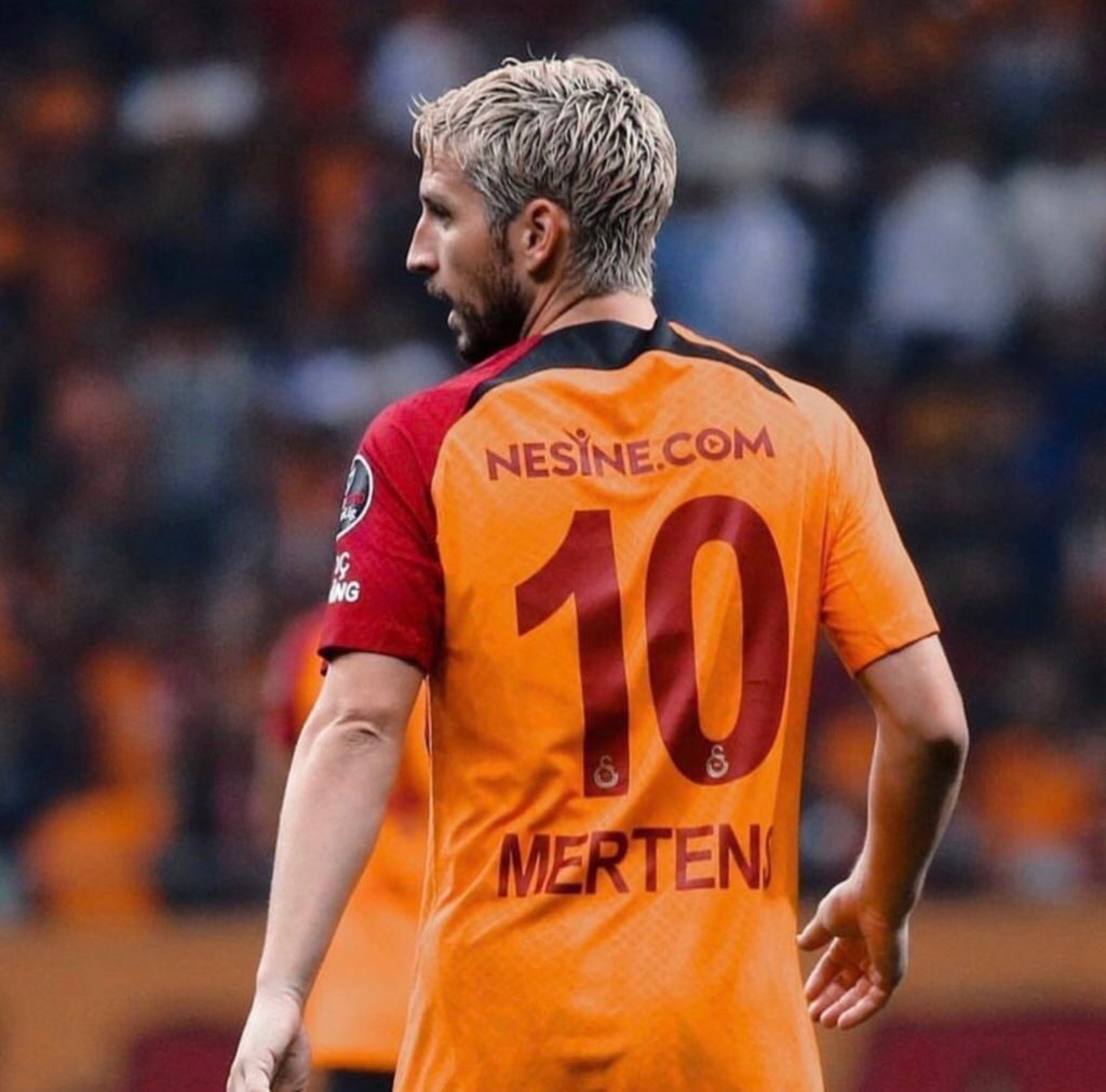 gsarayruhu1905_'s tweet photo. Sonra başka biri çıkıyor karşına, çıkmaz diyorsun ama çıkıyor... https://t.co/3iI5uWNH5q