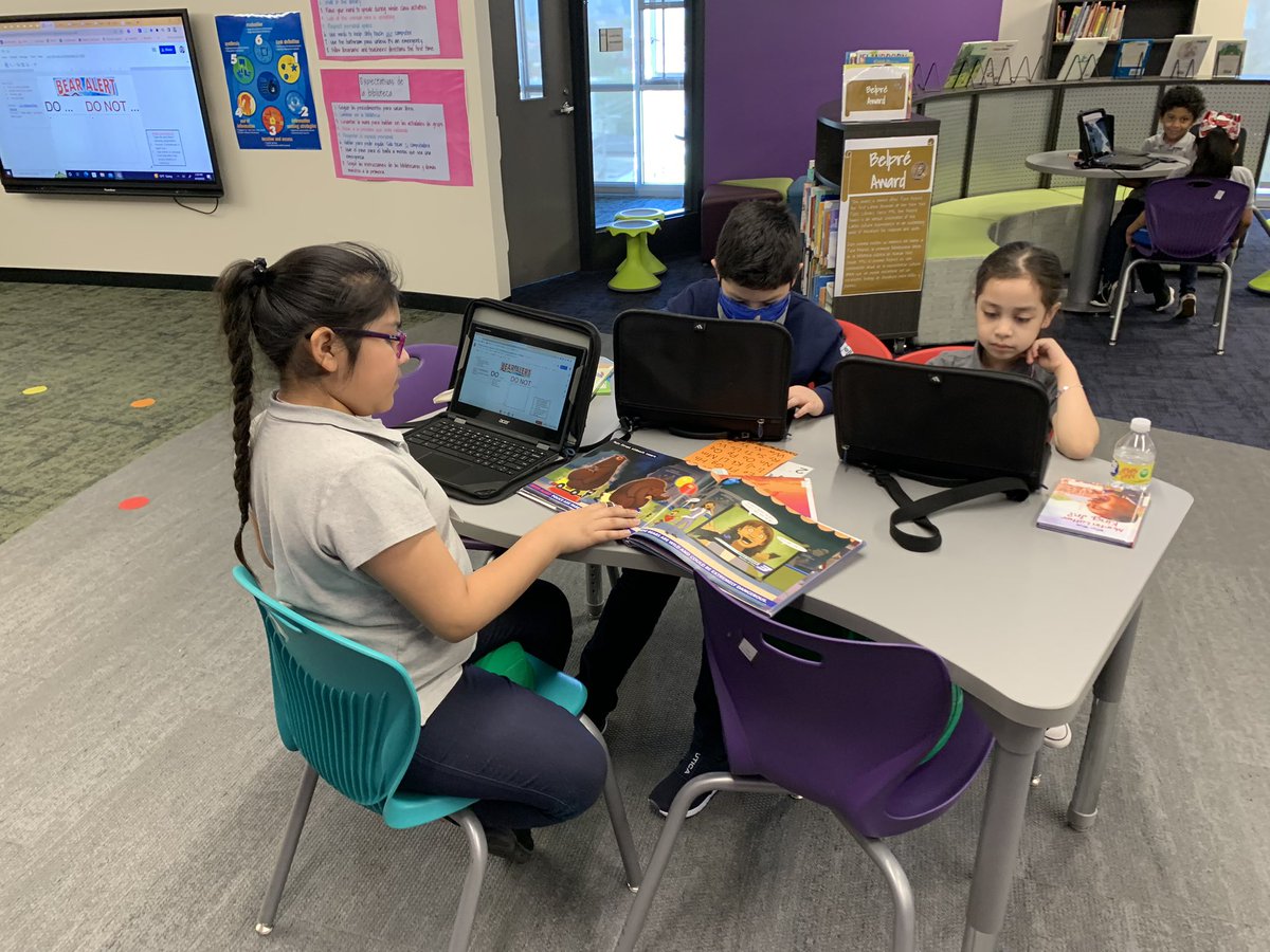 nsiegellak's tweet image. 2nd graders use fiction (“Bear Alert,” by @artofdavid) and nonfiction (nps.gov/subjects/bears…) to create a Bear Alert warning sign for hikers and campers. #SomosSherlock #WeAreSherlock #WeMoveForwardTogether #ilumina99 #Ignite99