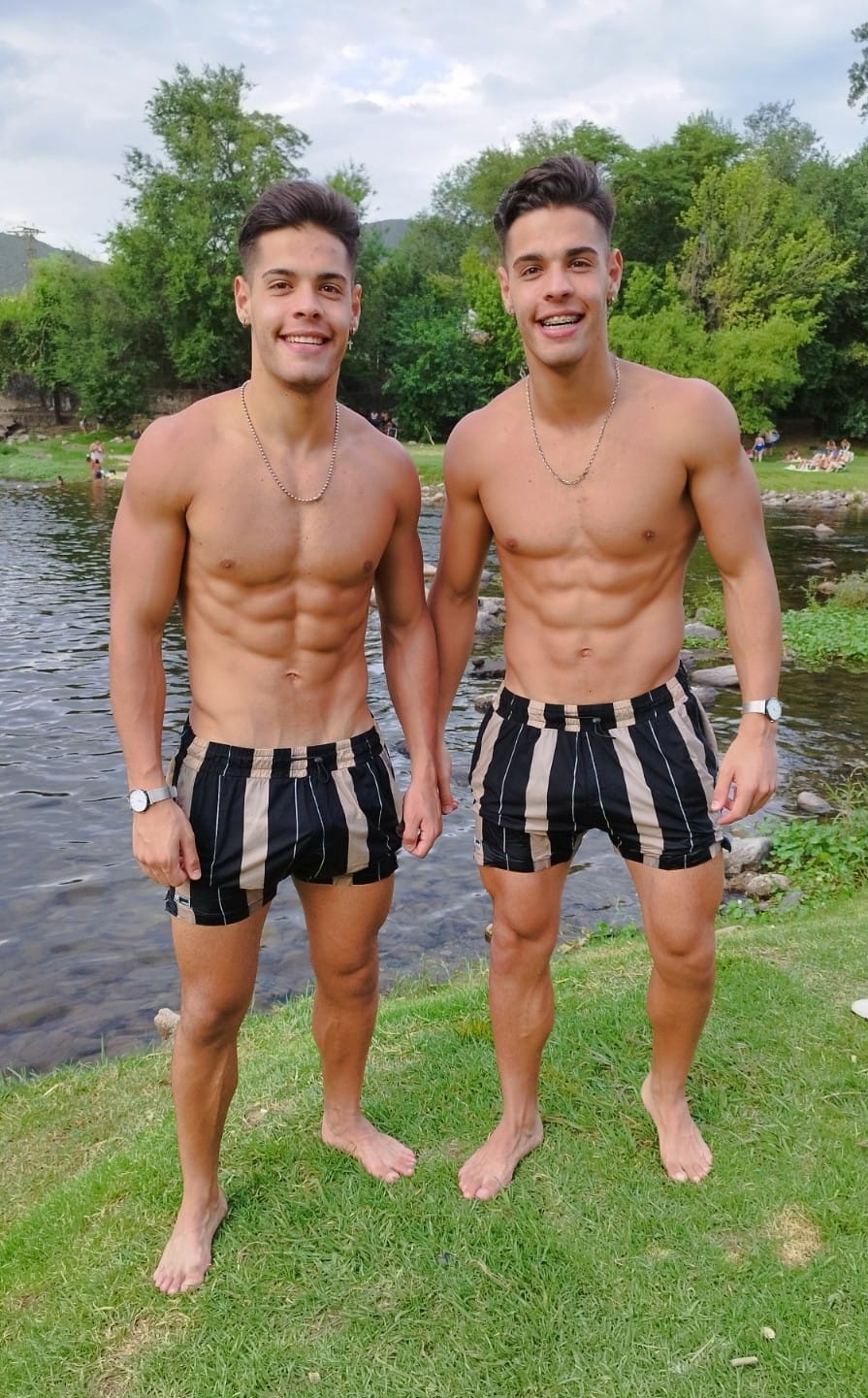 Gemelos Caballero on X: ESTARIAS CON GEMELOS???🔥 😈RT Y ME GUSTA PARA  NUEVO CONTENIDO 🙈 @caballerotwins Insta: gemelos.caballero #gemelos #twins  #fitness #boys t.codNdJ4Gz9uN  X