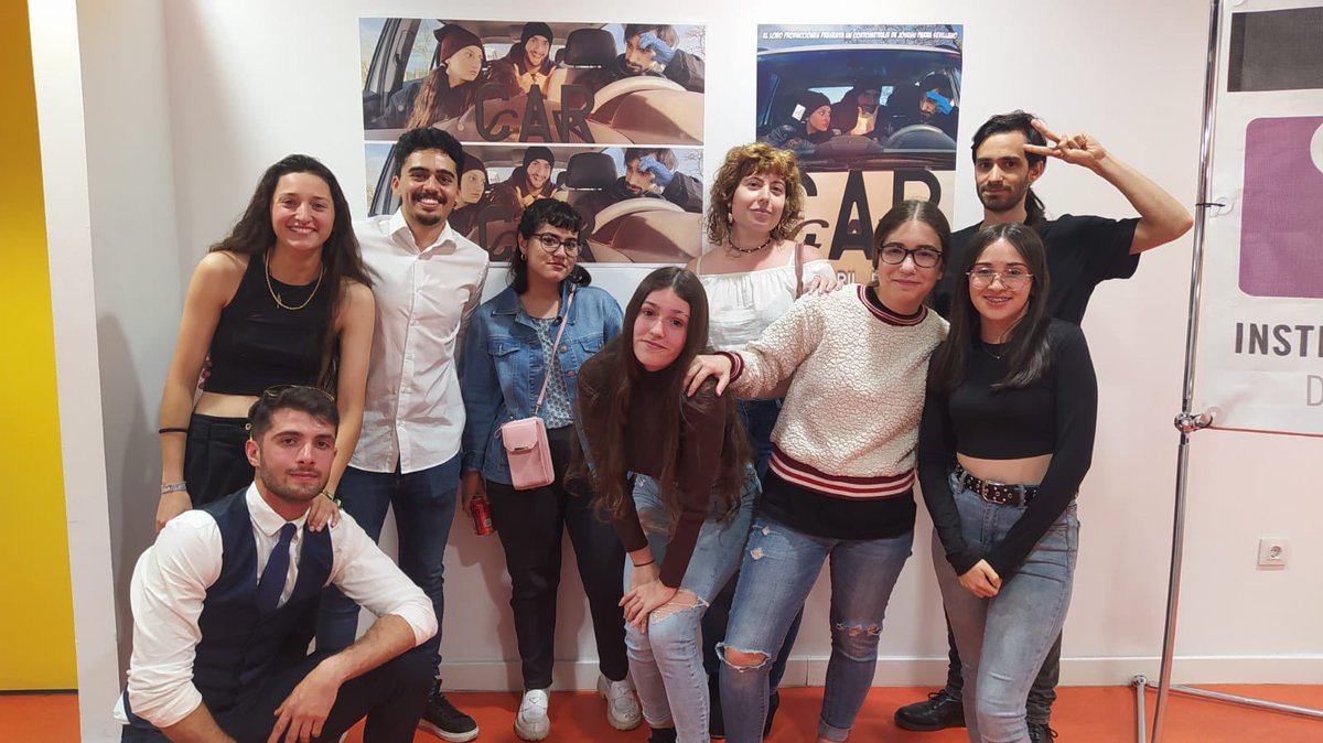 Bululuteatro's tweet photo. El 14 de abril estrenaron #CAR y
acompañamos a nuestro compañero
@moralesm91 al estreno del #cortometraje en el
que participó, distribuido por
#ElLoboProducciones.
¡Gracias por invitarnos y por todo el currazo!
Os dejamos el enlace por aquí: https://
https://t.co/C940EH5A5t

🎭🎭 https://t.co/XbnN76Oqa4