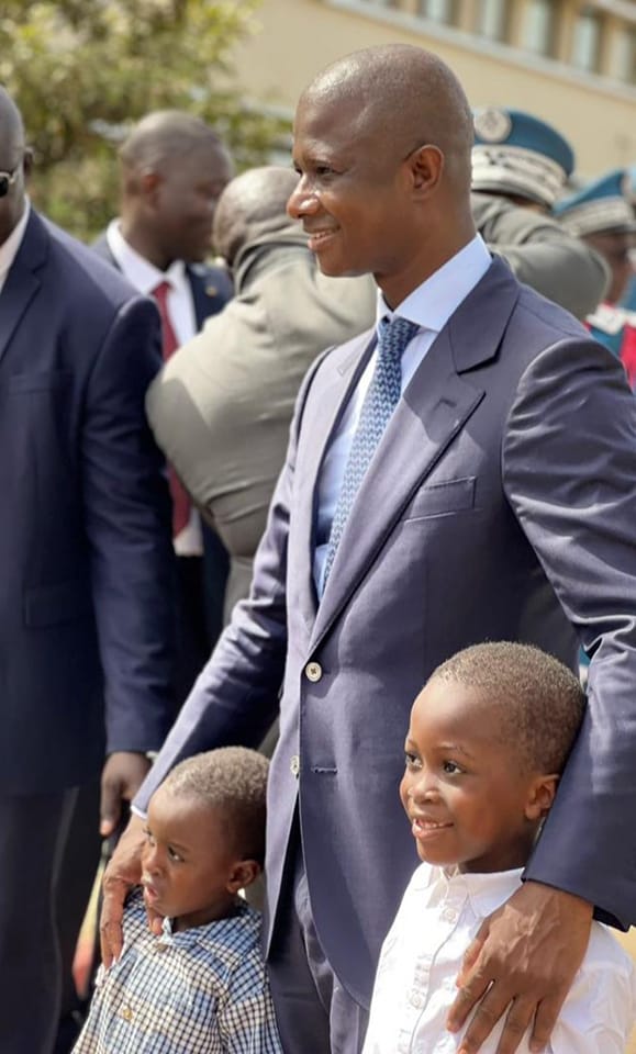 DPDPE5's tweet photo. Rien n'est plus important que de bâtir un monde dans lequel tous nos enfants auront la possibilité de réaliser pleinement leur potentiel et de grandir en bonne santé, dans la paix et dans la dignité
#PIPADHS
#ministeredelinterieur
#AntoineFelixDione
#ministeredelafemme
#MackySall https://t.co/LvND7VgsAo