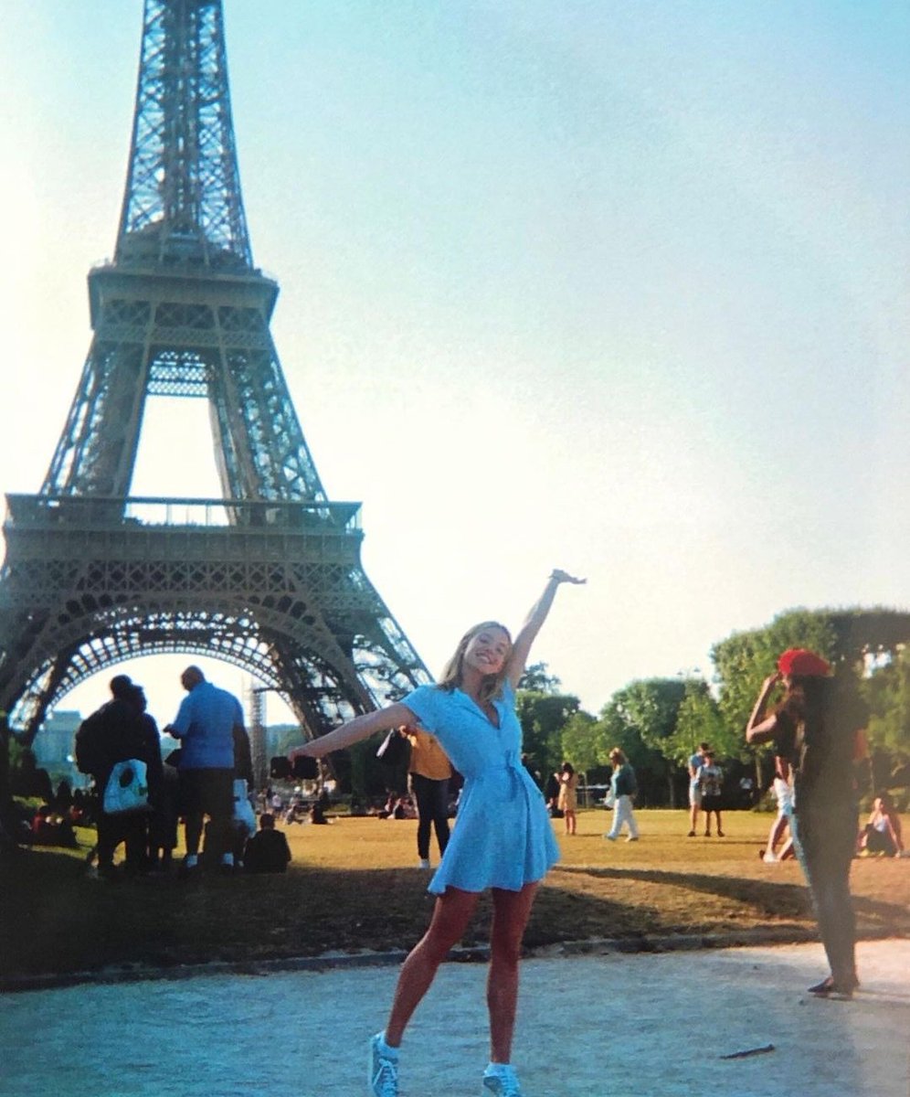 ㅤㅤ

 ㅤㅤㅤ━━┈ 𑁍 ⦂ I'm living my
ㅤㅤㅤㅤㅤㅤㅤteenage dream.

Taken by <a href="/_TheKingLion/">𝙇𝙀𝘼𝙉𝘿𝙍𝙊 𝙈𝘼𝙔𝙀𝙍</a>.

ㅤㅤ