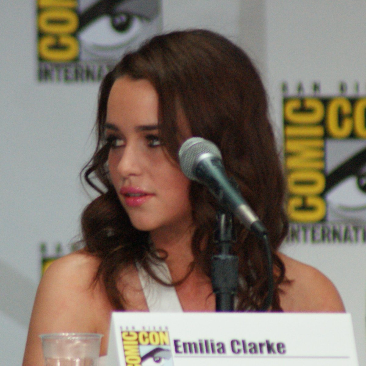 celindelouisa's tweet photo. Missing her days. #EmiliaClarke #SDCC2011 https://t.co/oKfwD8FkCU