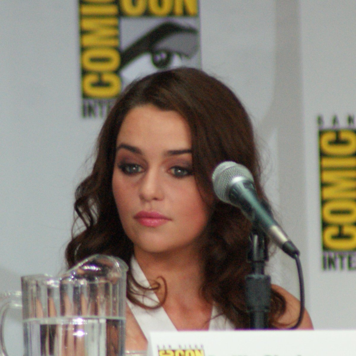 celindelouisa's tweet photo. Missing her days. #EmiliaClarke #SDCC2011 https://t.co/oKfwD8FkCU