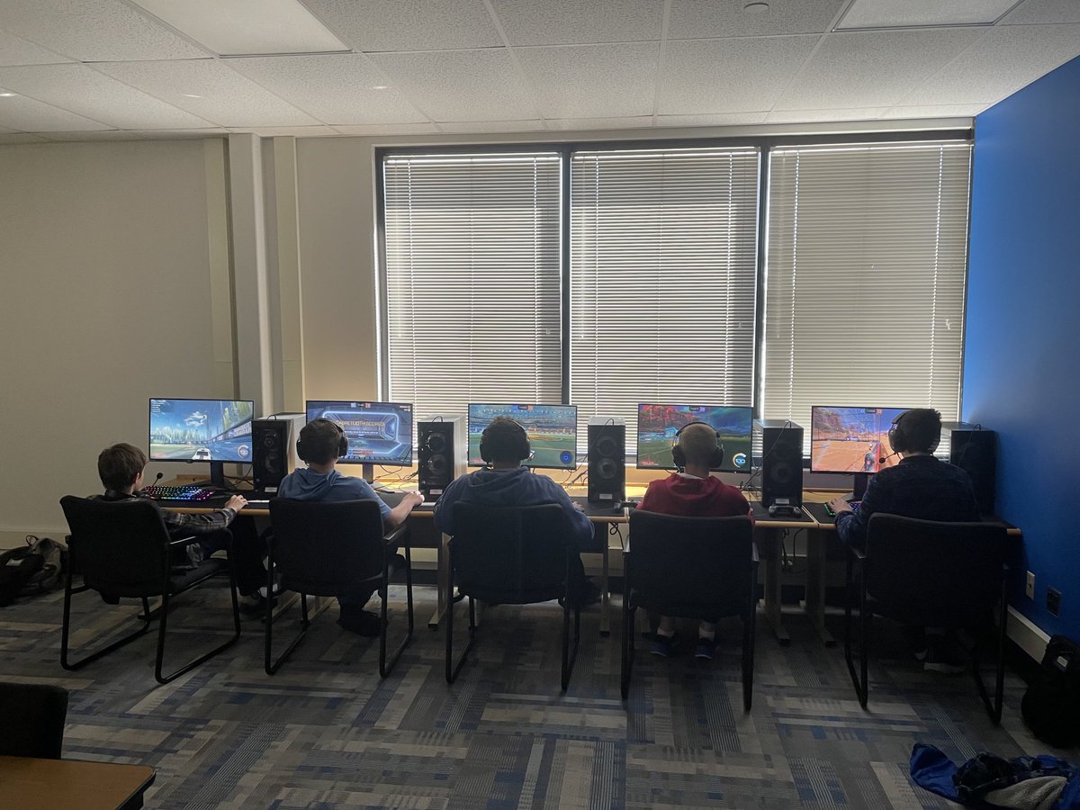 Batesville_BMS's tweet photo. Esports teams enjoying the new room and equipment. #BCEF @bvillemiddle https://t.co/GqgH4MBiba