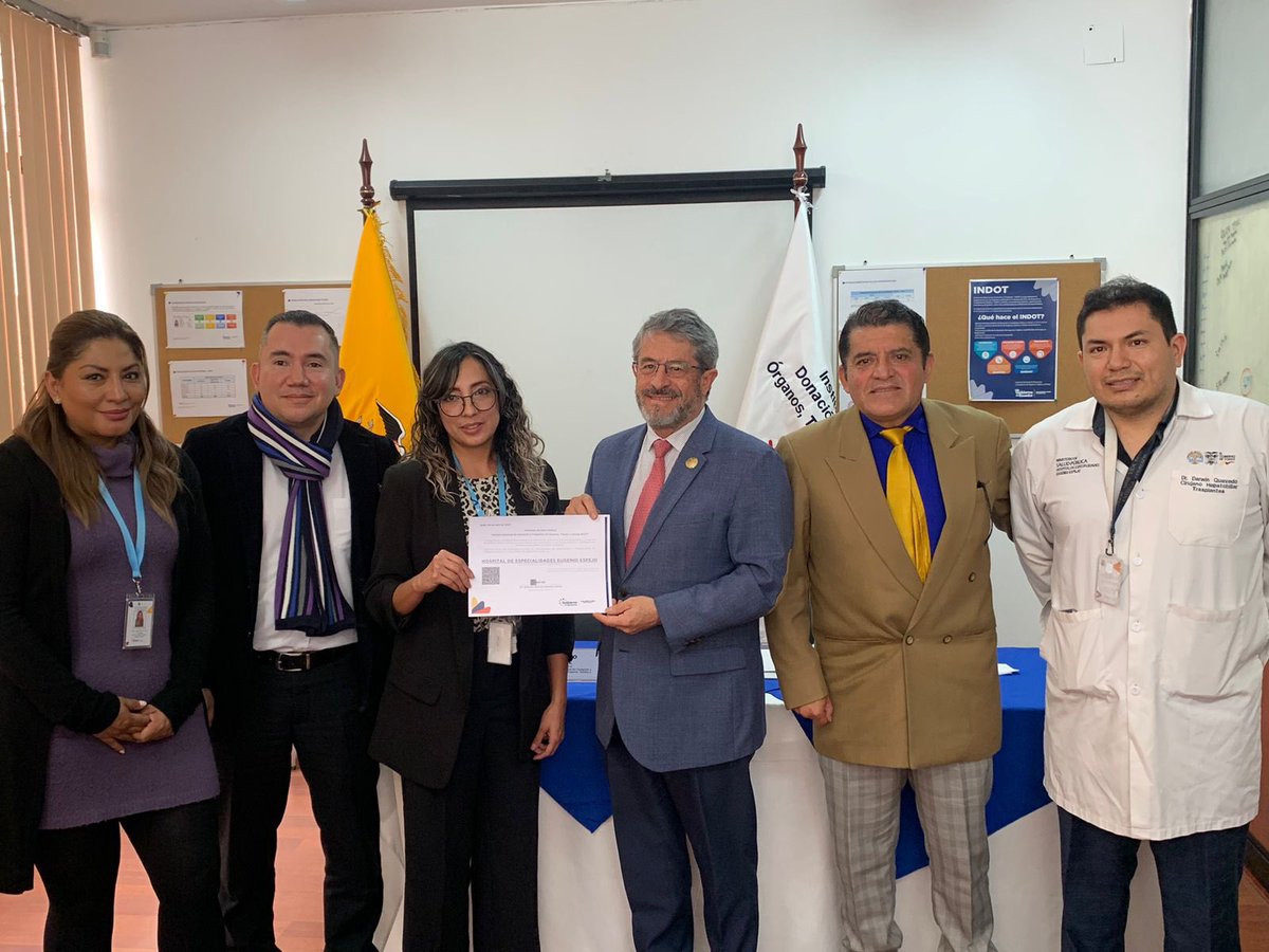 (…) con el compromiso de su equipo médico de mejorar la calidad de vida de quienes lo reciban. 2/2