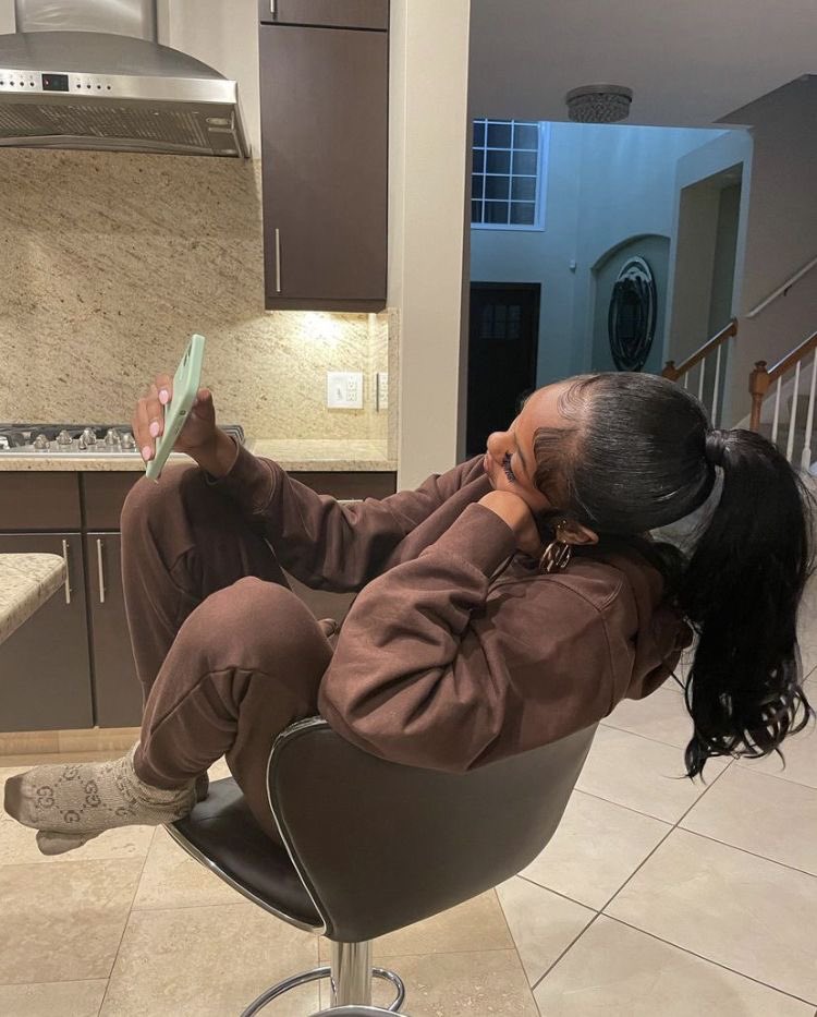 naihavin's tweet photo. Me posting on all my socials after I just got my hair done https://t.co/KOYGPYlrSE