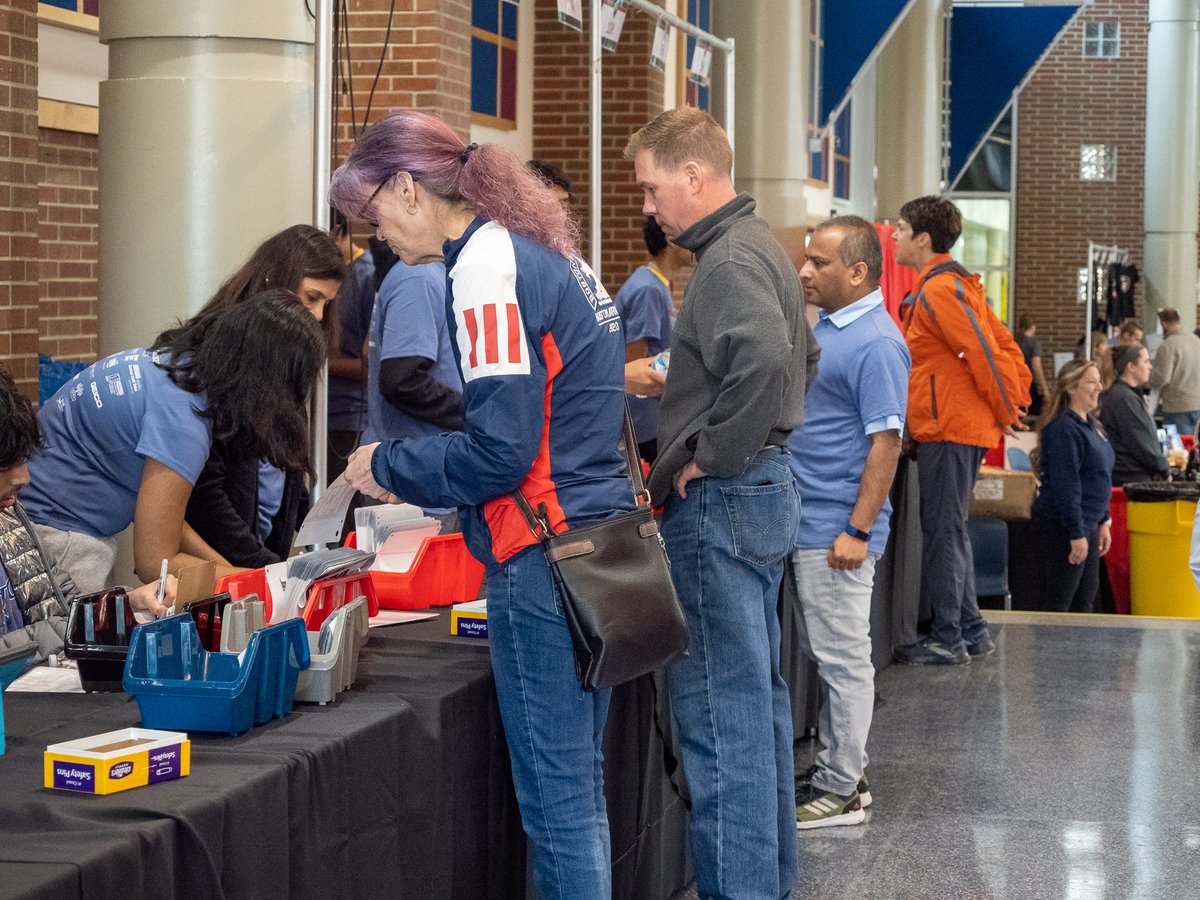 Sending a shoutout to our volunteers during this #NationalVolunteerWeek! We truly couldn't do it without you, from packet stuffing to the Expo, and early hours setup to the finish line! Thank you for being an important part of our success!