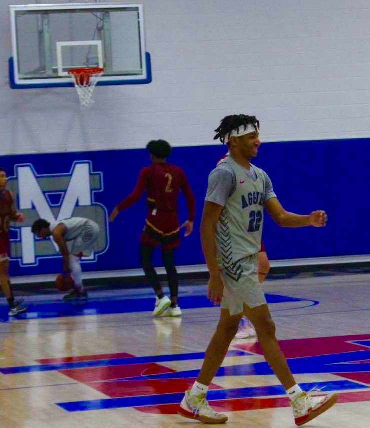 Freshman Year Highlights 
3rd team all conference 
2 game winners 
Best games:  
-Ranger 28 Points 10 Rebounds 5 Steals 4 Ast 2 Blocks
-Western 31 points 7 3’s
-Eastern 24 points 6 Rebounds 5 steals 2 Blocks 
-Redlands 23 Points 3 steals 

youtu.be/3DYbjgz3xFA