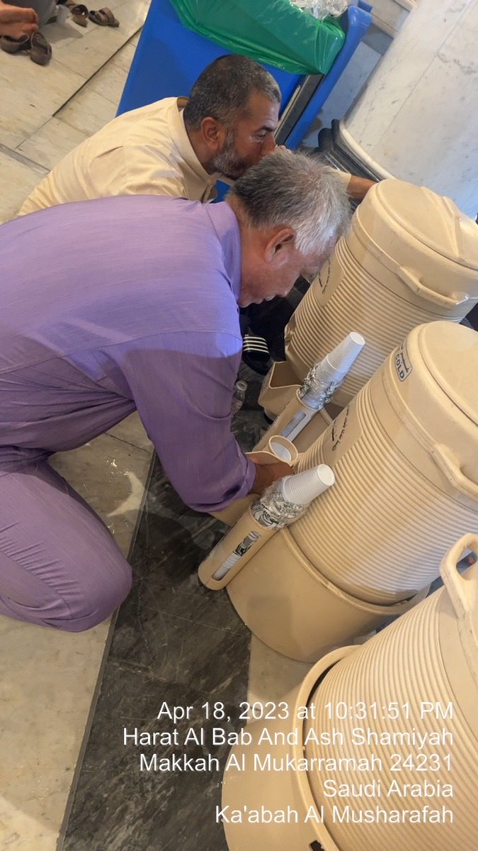 Tong yg menjadi tumpuan sebleum berbuka puasa....... nikmat tak terhingga dan tak terkata......... *segelas air zam zam*