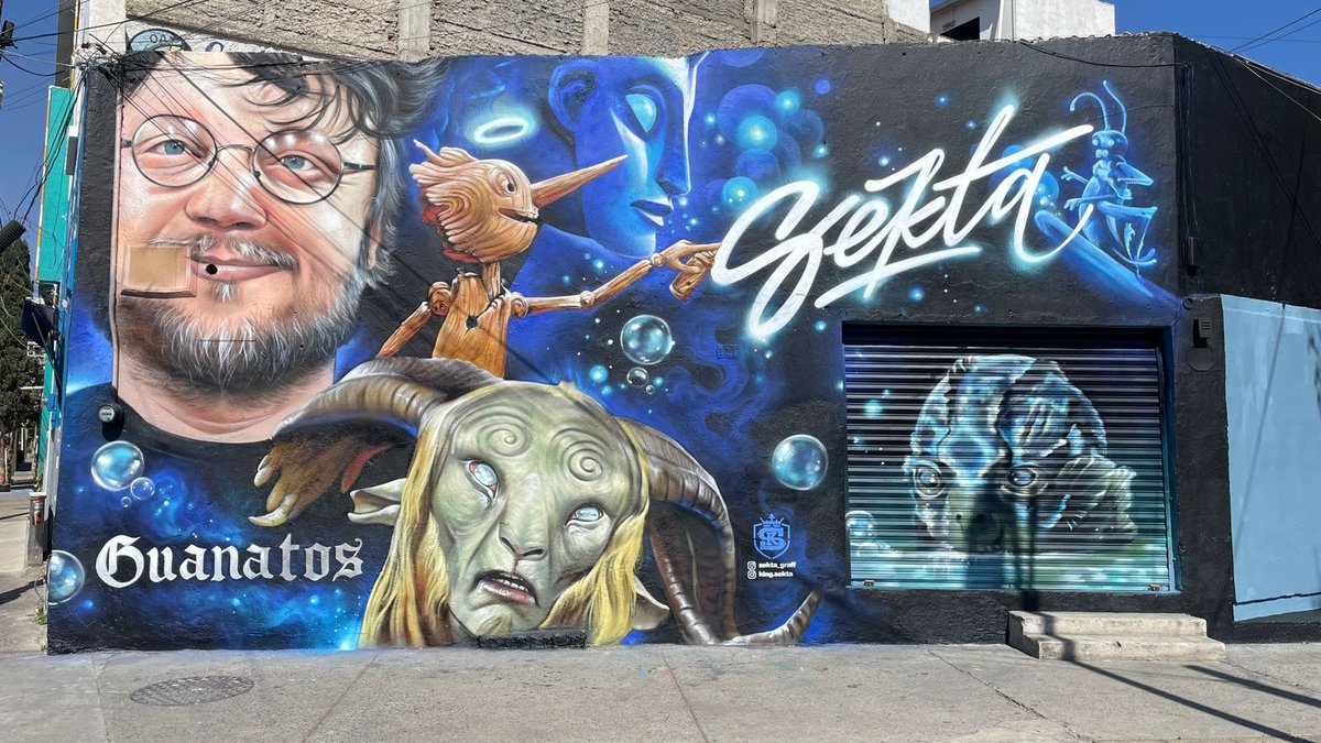 eldescafeinado's tweet photo. ¿Cómo ves este homenaje de arte urbano a #GuillermoDelToro? 👌

El artista mexicano Fredy Muñoz "Sekta", realizó un mural en homenaje al cineasta tapatío Guillermo del Toro, ubicado en la calle Independencia esquina Federalismo en la ciudad de #Guadalajara.

#eldescafeinado ☕ https://t.co/ZLgupqHn4z