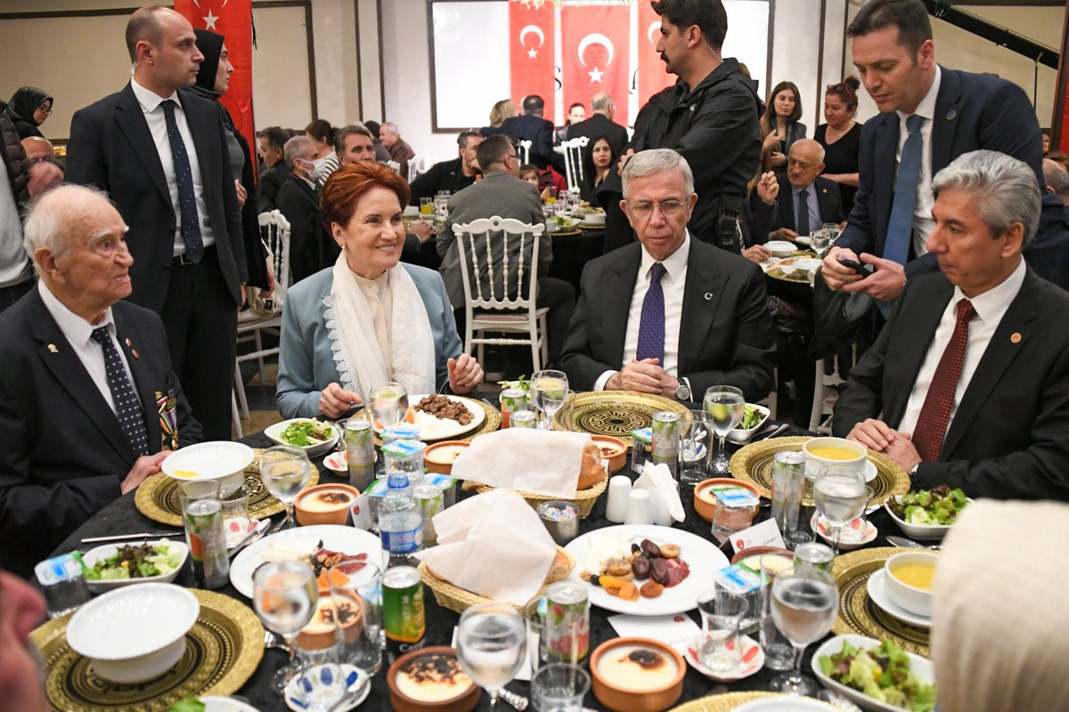 iyiparti's tweet photo. Genel Başkanımız Sayın @meral_aksener;

Ankara'da, Sayın @mansuryavas23 ile birlikte Türkiye Emekli Astsubaylar Derneği'nin iftar yemeğine katıldı.

Emekli astsubaylarımıza ve ailelerine katılımlarından dolayı teşekkür ediyoruz... https://t.co/889W3EeGtP