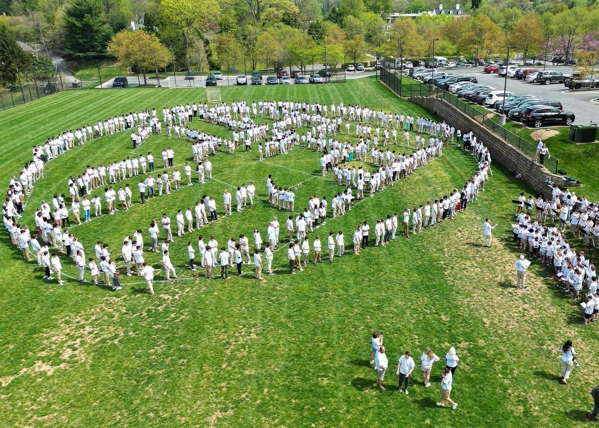 BoysLatinSchool's tweet photo. Boys in grades K-12 participated in our One Laker | One Love Day. Our entire community gathered to form a giant One Love heart affirming our commitment to fostering healthy relationships. We are #OneBL https://t.co/f54NYa3AOZ