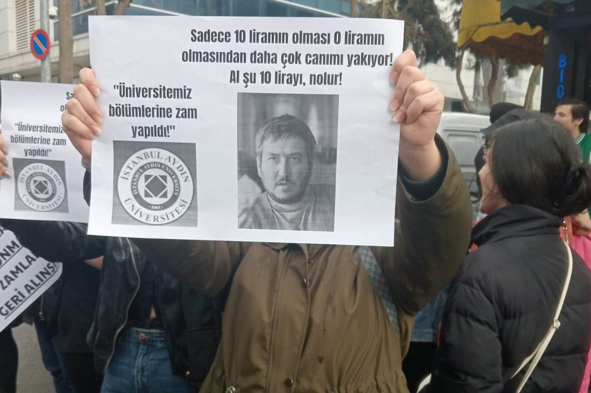 evrenselgzt's tweet photo. İstanbul Aydın Üniversitesi öğrencileri: Öğrenim ücretlerine yapılacak tüm zamlar geri çekilsin

https://t.co/hMZHMLlird https://t.co/UWk2vSk77A
