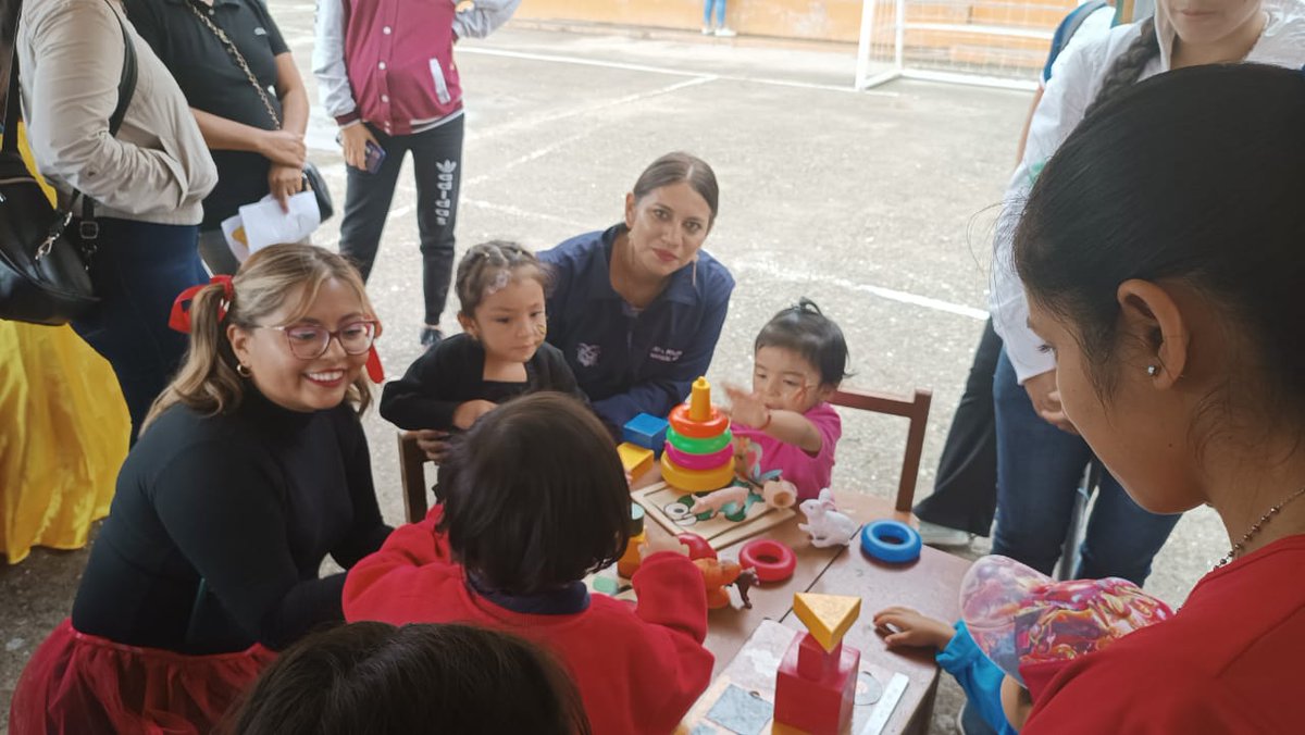 📍#Espíndola

✅#JefaturaPolíticaEspíndola participa en la socialización de la Estrategia Nacional Ecuador Crece sin Desnutrición Infantil. 
#ElGobiernoDelEcuador trabaja incesante por este importante sector de la población. 

#TenenciaPolítica27Abril.