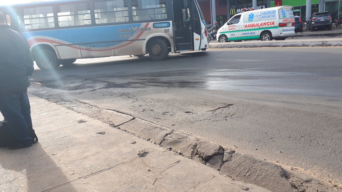 Moncholigangs's tweet photo. @asu_transito frente al multiplaza https://t.co/8bXO0idOoH