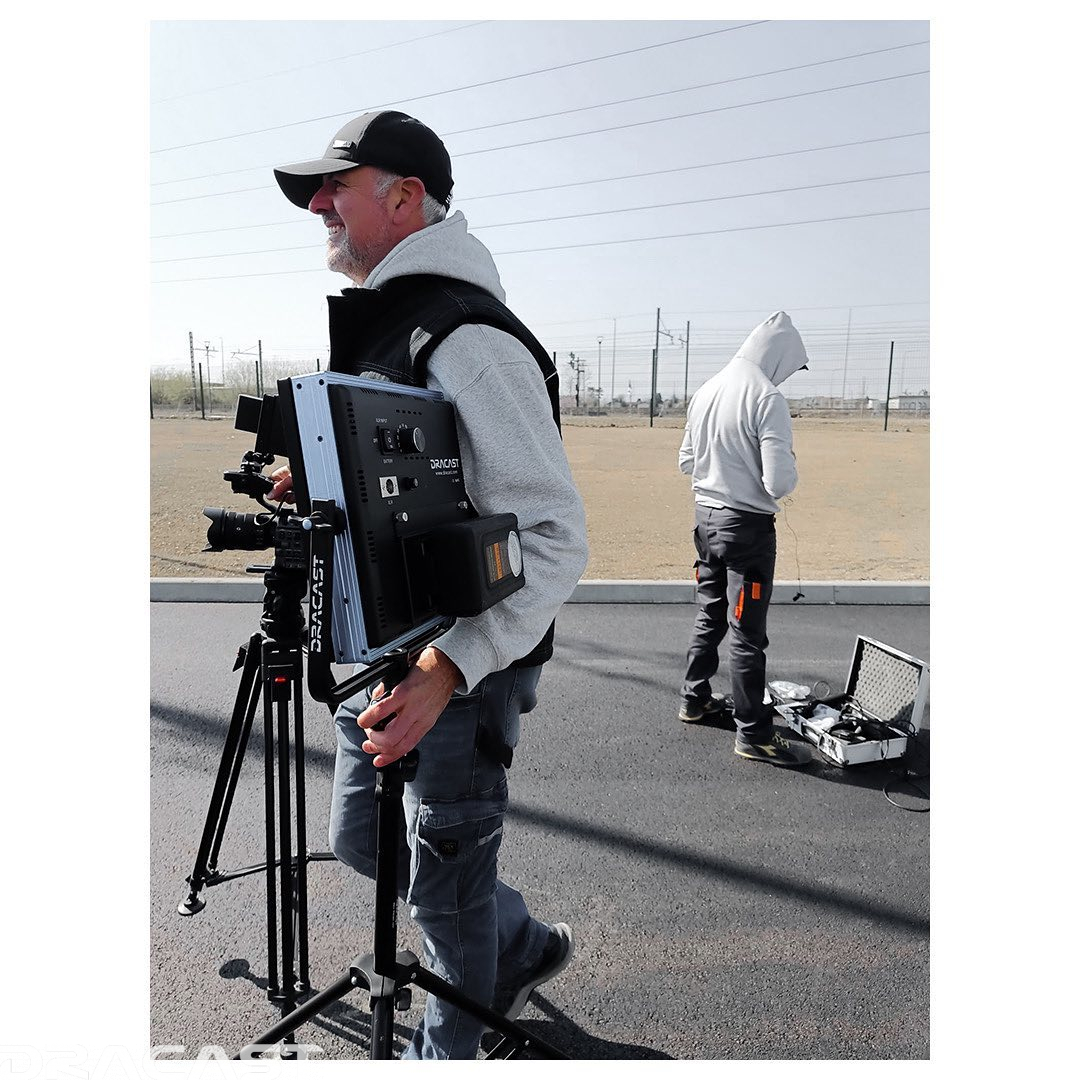 The elusive and very rare WHITE Dracast Pro Series 1000 panel spotted in the wild. Pro Kits are on sale now at Draco Broadcast.

Photo credit <a href="/spinmovie/">SPiN</a>