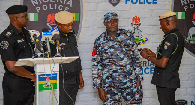 channelstv's tweet photo. Rivers Policeman Demoted For Assaulting Man In Viral Video
https://t.co/UrENz7U8cT https://t.co/01mxGvZDhw