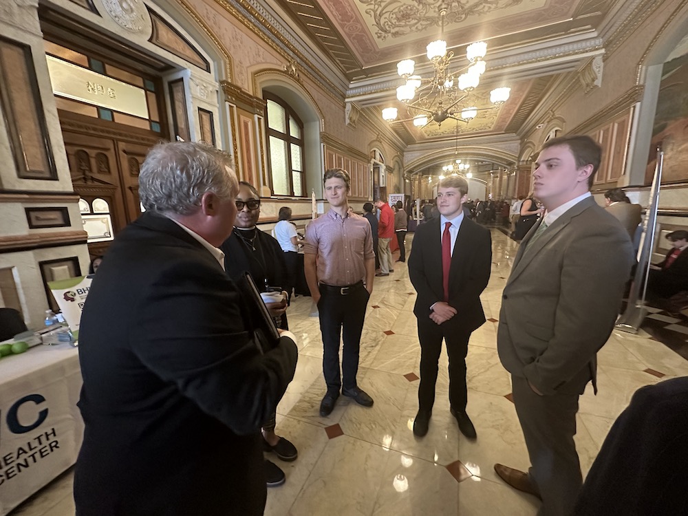 PSimonInstitute's tweet photo. #SIU System Day at the Capitol was a success! 👏

#SIUC students and the institute's interns were able to mix and network with capitol staff. 

Seeing all the opportunities available for students wishing to learn more about government and policy was excellent! https://t.co/RewAwSrIyq