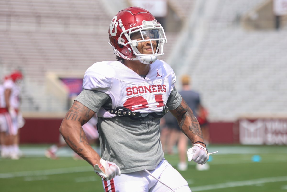 OUDailySports's tweet photo. The #Sooners @OU_Football team hosted final open practice ahead of spring game. Check out our best images of the day:

https://t.co/Dl9Ffn8kZF https://t.co/GMrzgiBmdZ