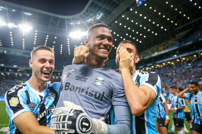 Gremio__EN's tweet photo. Friend is the one who is there to cheer with you and say: I always believed in you! #FriendNationalDay #DiaNacionalDoAmigo 

📸 Lucas Uebel / Grêmio FBPA https://t.co/8W1Z6t0Q5Y