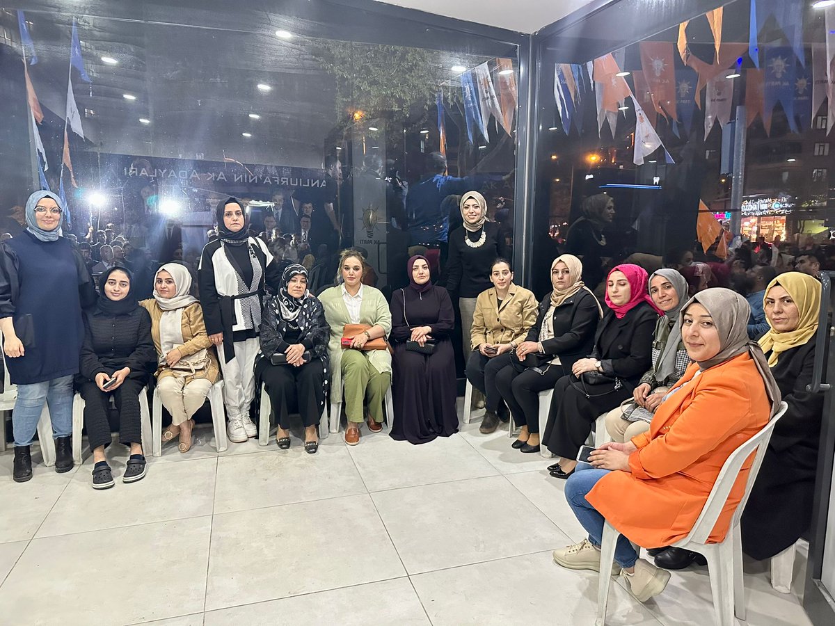 AkHaliliyeKadin's tweet photo. Adalet Bakanımız ve Milletvekili Adayımız @bybekirbozdag'ın katılımlarıyla gerçekleşen Milletvekili Adayımız @eminonen'in seçim bürosu açılışına Başkanımız @gulistansatis hanımla katıldık

@RTErdogan @aysekesir @erkankandemir @ibrahimeyyupogl @adelioglu63 @dmtstcgvn1 @mbagmanci63 https://t.co/GsEEznLrGm