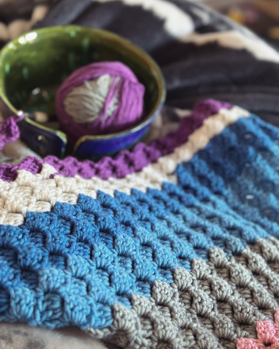 paigebypaige221's tweet photo. I love this stitch so much Iβve always wanted to make a blanket out of it. #crochet #greenwitch #workwithmyhands #blanket #caroncakes #witcheesthetic https://t.co/7F40jwmduW