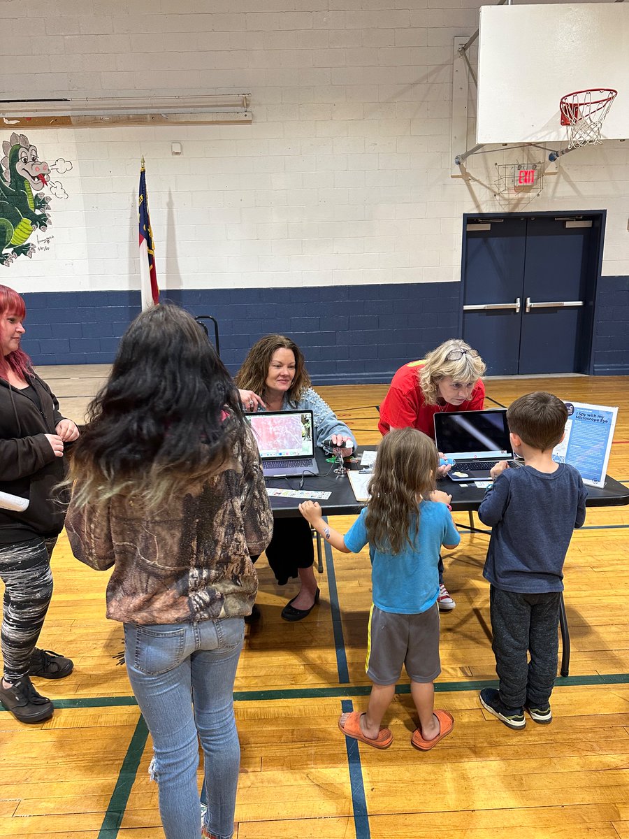 GatesvilleS's tweet photo. Science Night at GES was amazing! Great turnout! Thank you Mrs. Owens and all the staff that helped make this event great! #Dragons #GatesStrong https://t.co/cSRj4tK5JI