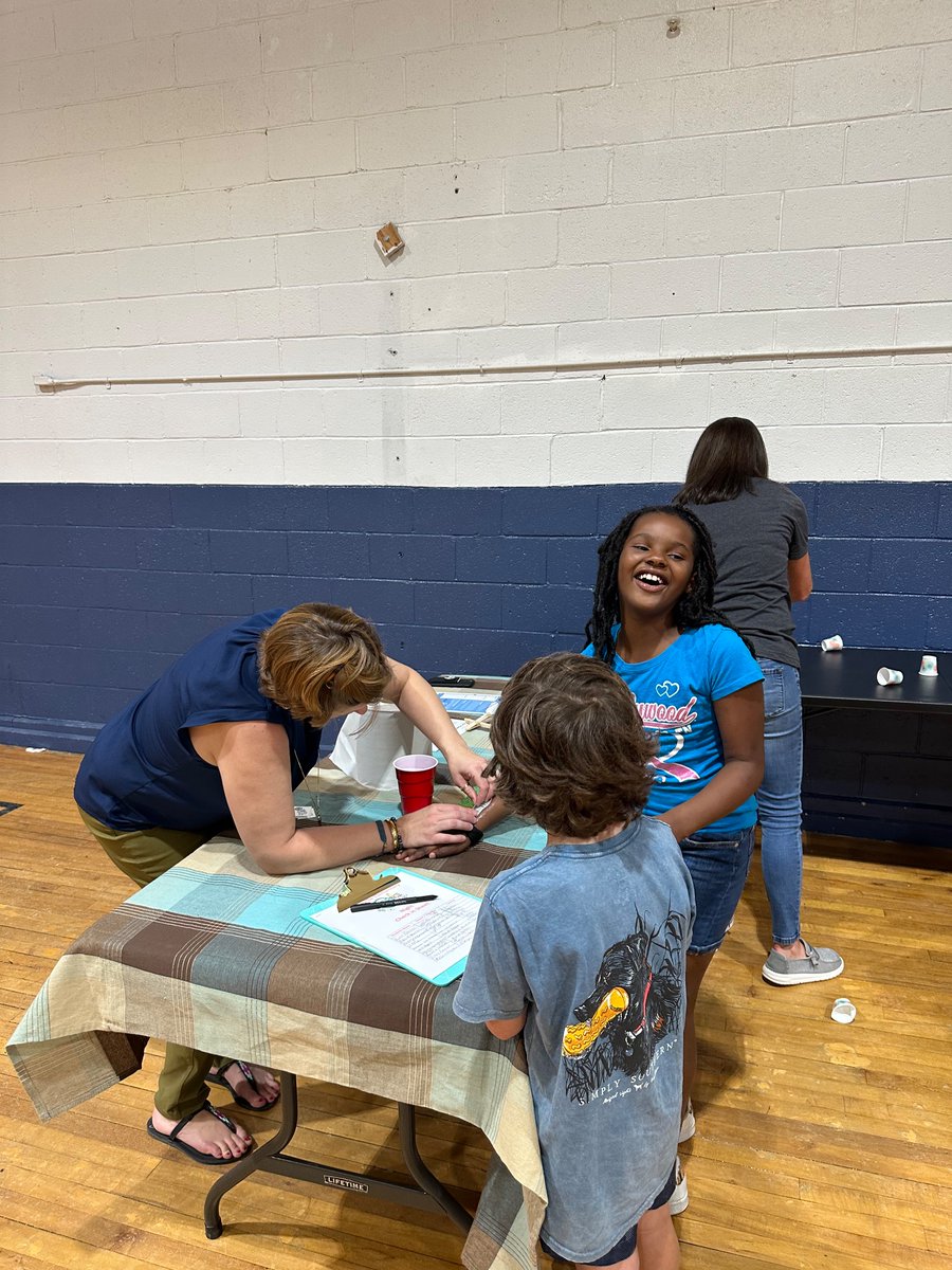 GatesvilleS's tweet photo. Science Night at GES was amazing! Great turnout! Thank you Mrs. Owens and all the staff that helped make this event great! #Dragons #GatesStrong https://t.co/cSRj4tK5JI