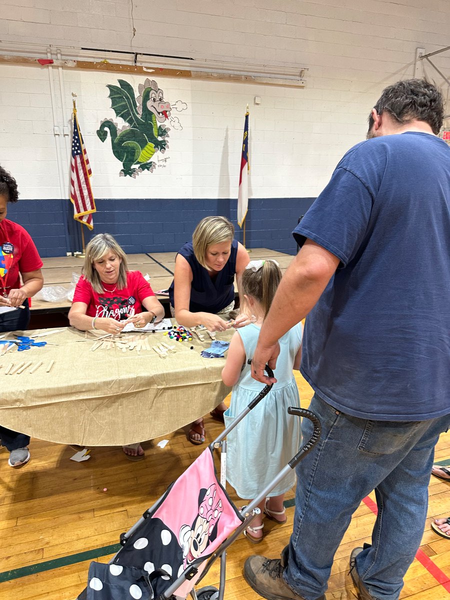 GatesvilleS's tweet photo. Science Night at GES was amazing! Great turnout! Thank you Mrs. Owens and all the staff that helped make this event great! #Dragons #GatesStrong https://t.co/cSRj4tK5JI