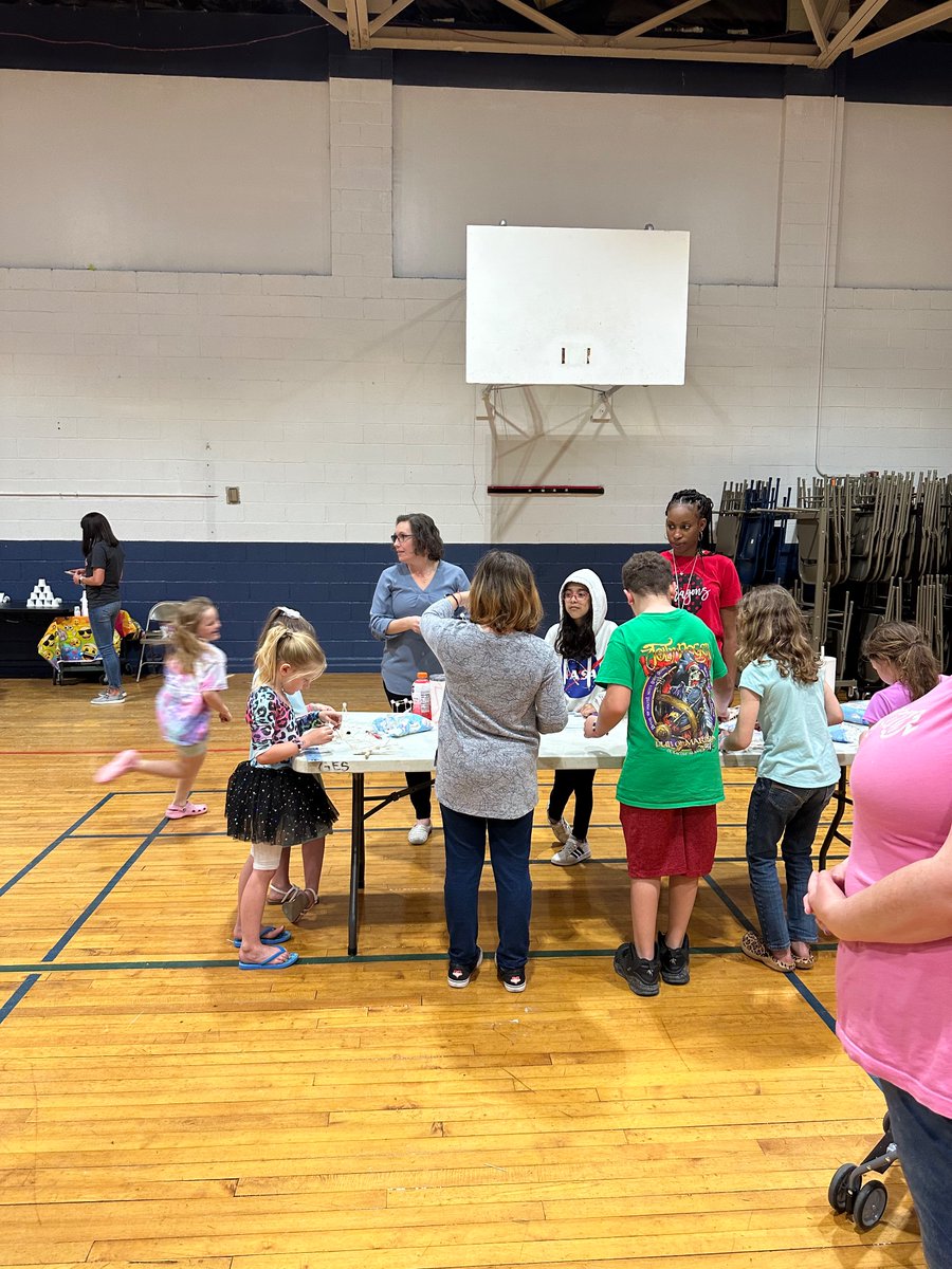 GatesvilleS's tweet photo. Science Night at GES was amazing! Great turnout! Thank you Mrs. Owens and all the staff that helped make this event great! #Dragons #GatesStrong https://t.co/cSRj4tK5JI