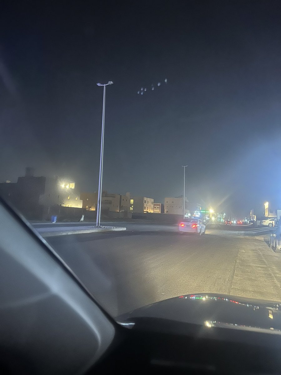 <a href="/NorthAbhor/">ساهر | اسأل ابحر</a> هذا الشارع حيوي وبه محلات تجارية كثيرة وتفتقد انارته للاضاءة من زمن طويل .
فهل <a href="/JeddahAmanah/">أمانة محافظة جدة</a> يمكن اعادة الانارة له 
صراحة مللنا وعودكم .
<a href="/majedhogail/">ماجد الحقيل</a> 
<a href="/North_Obher/">ابحر الشماليه</a>