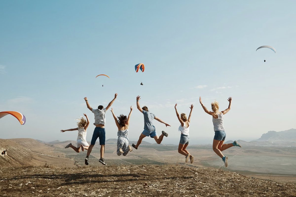 bcodeimagenes's tweet image. Gente intentando volar sin parapente