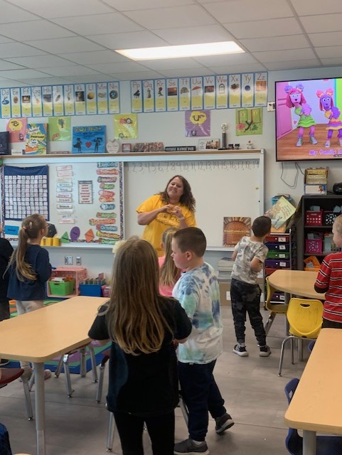 jlquesenberry's tweet photo. NRP Kindergarten Teacher, Courtney Vargo, demonstrates teacher efficacy by doing daily affirmations with her students in the morning to start the day. #bc5243 https://t.co/qqJBre3uNq