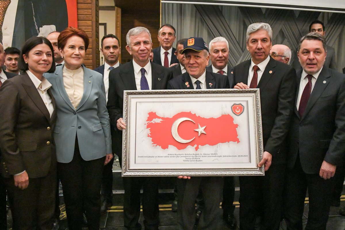 iyiparti's tweet photo. Genel Başkanımız Sayın @meral_aksener;

Ankara'da, Sayın @mansuryavas23 ile birlikte Türkiye Emekli Astsubaylar Derneği'nin iftar yemeğine katıldı.

Emekli astsubaylarımıza ve ailelerine katılımlarından dolayı teşekkür ediyoruz... https://t.co/889W3EeGtP
