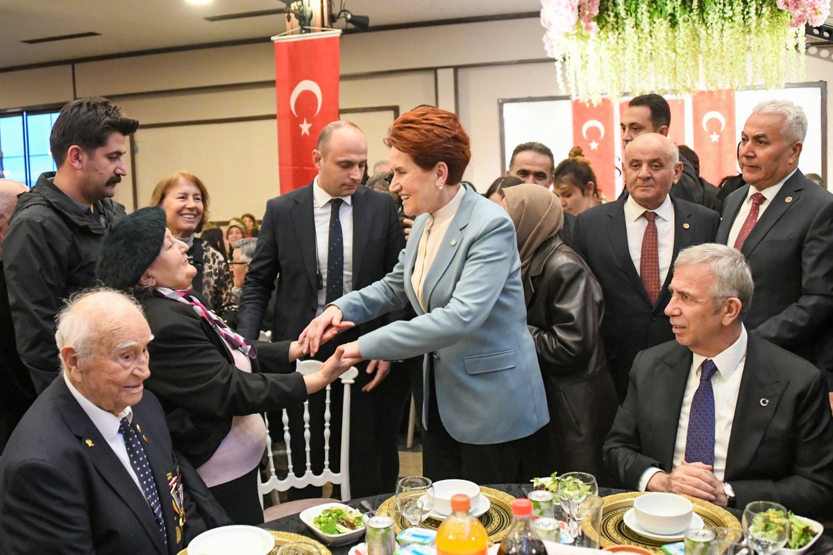 Genel Başkanımız Sayın <a href="/meral_aksener/">Meral Akşener</a>;

Ankara'da, Sayın <a href="/mansuryavas23/">Mansur Yavaş 2025</a> ile birlikte Türkiye Emekli Astsubaylar Derneği'nin iftar yemeğine katıldı.

Emekli astsubaylarımıza ve ailelerine katılımlarından dolayı teşekkür ediyoruz...