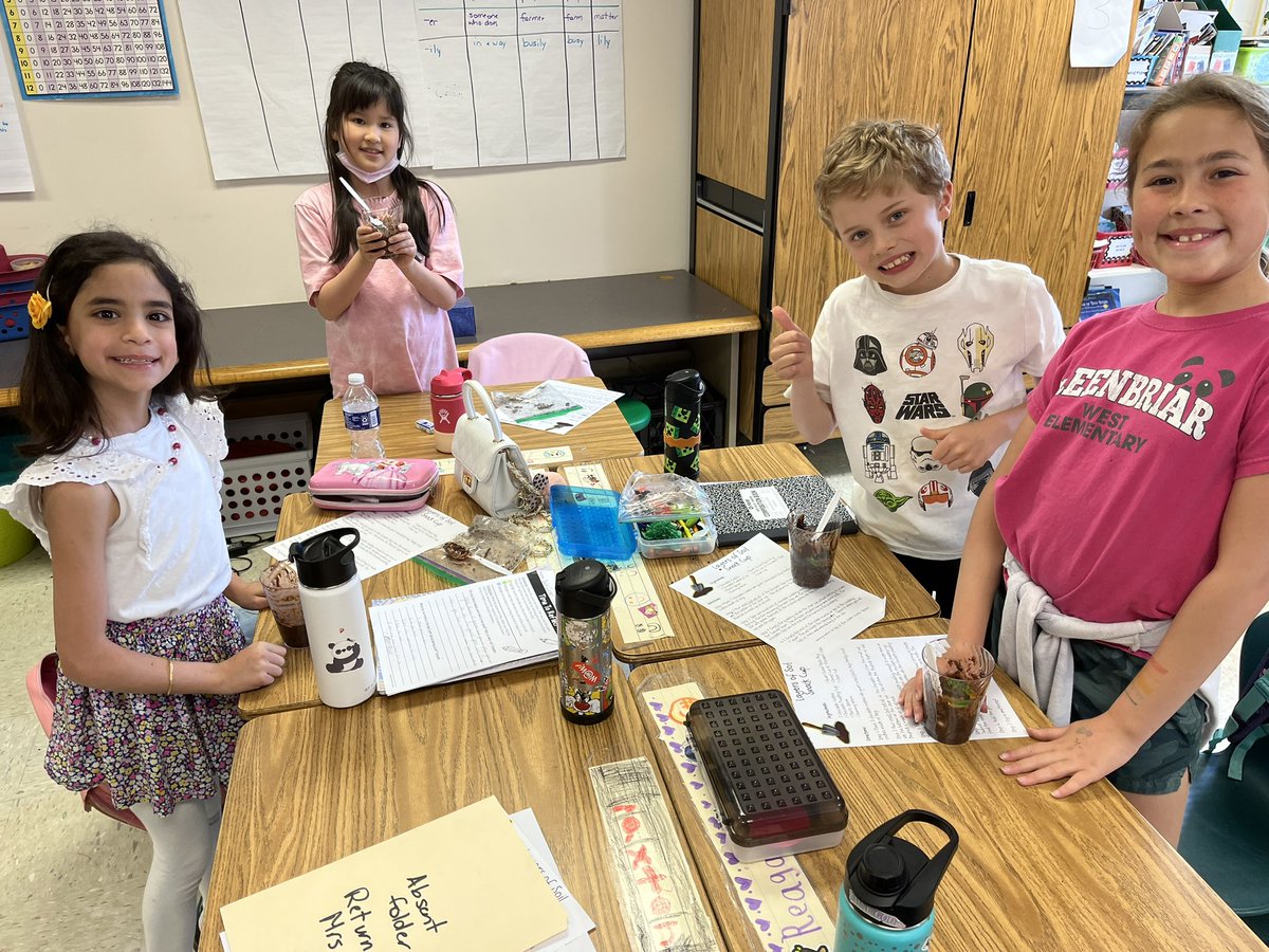 MrsNicholsonGBW's tweet photo. Soil cups! Yum! Chocolate pudding, crushed Oreos, chocolate chips topped with a gummy worm. Great end of unit treat. #GBWpride https://t.co/Yv7LtQ2CMb