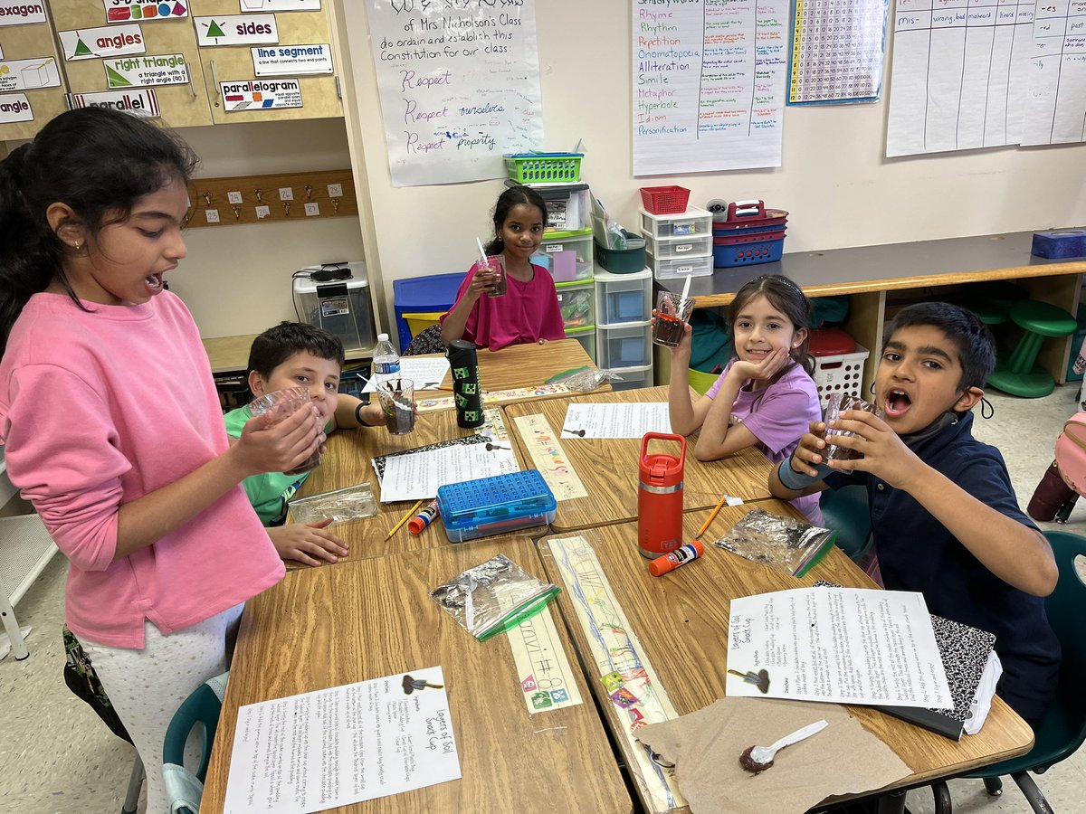 MrsNicholsonGBW's tweet photo. Soil cups! Yum! Chocolate pudding, crushed Oreos, chocolate chips topped with a gummy worm. Great end of unit treat. #GBWpride https://t.co/Yv7LtQ2CMb